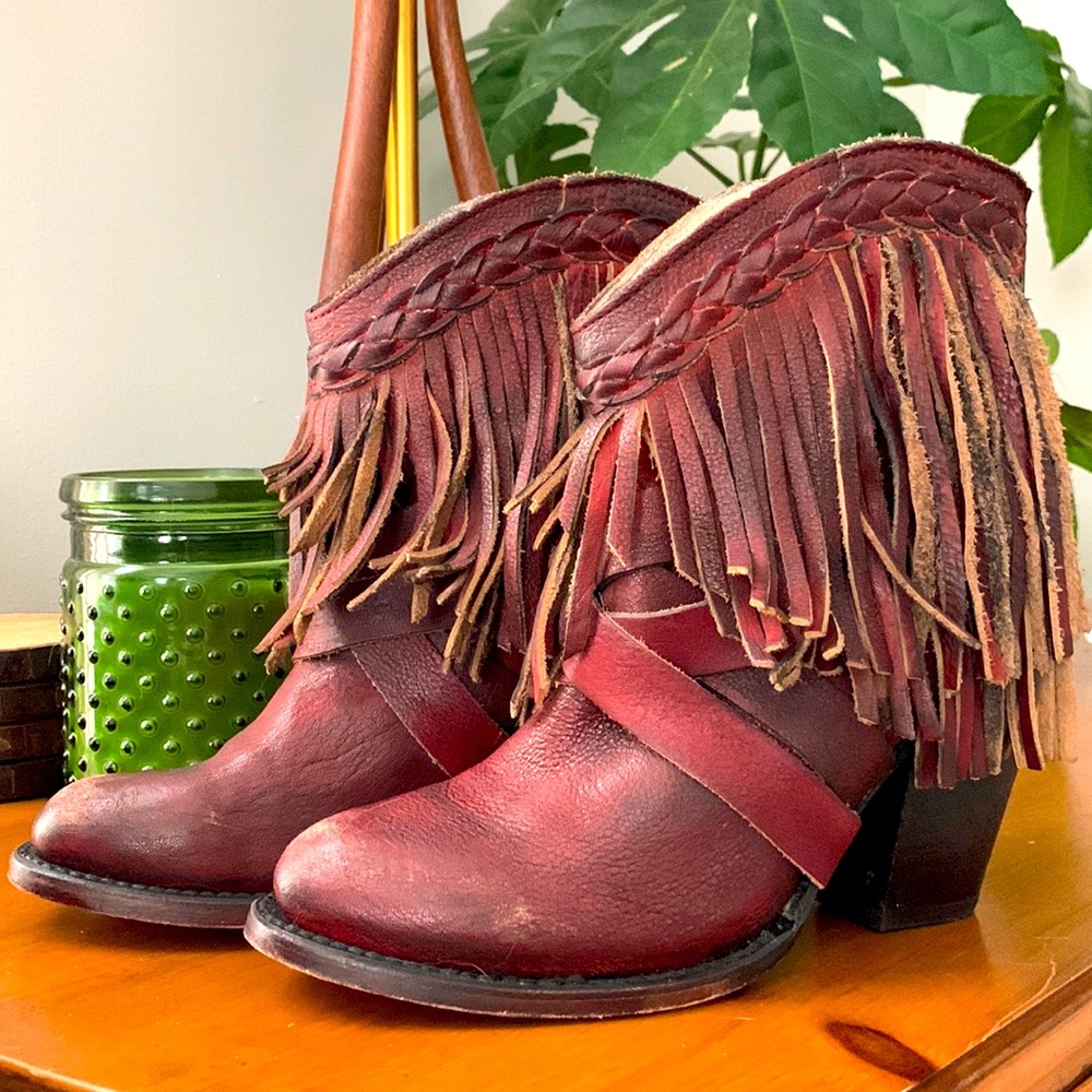 AWESOME almost-new Freebird Tonto Western fringe stacked heel booties
